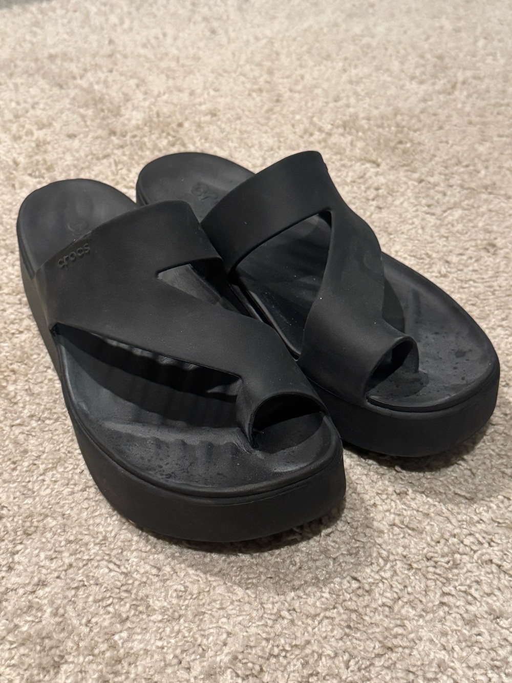 CROCS Women’s Black Platform Toe-Ring Slide Sandals